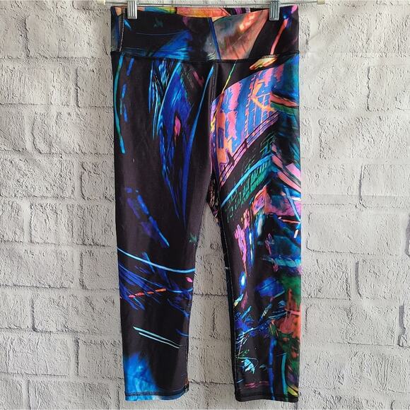 Fabletics Mid-Rise Cosmic Lights PowerHold Capri Leggings SZ S - Picture 10 of 11